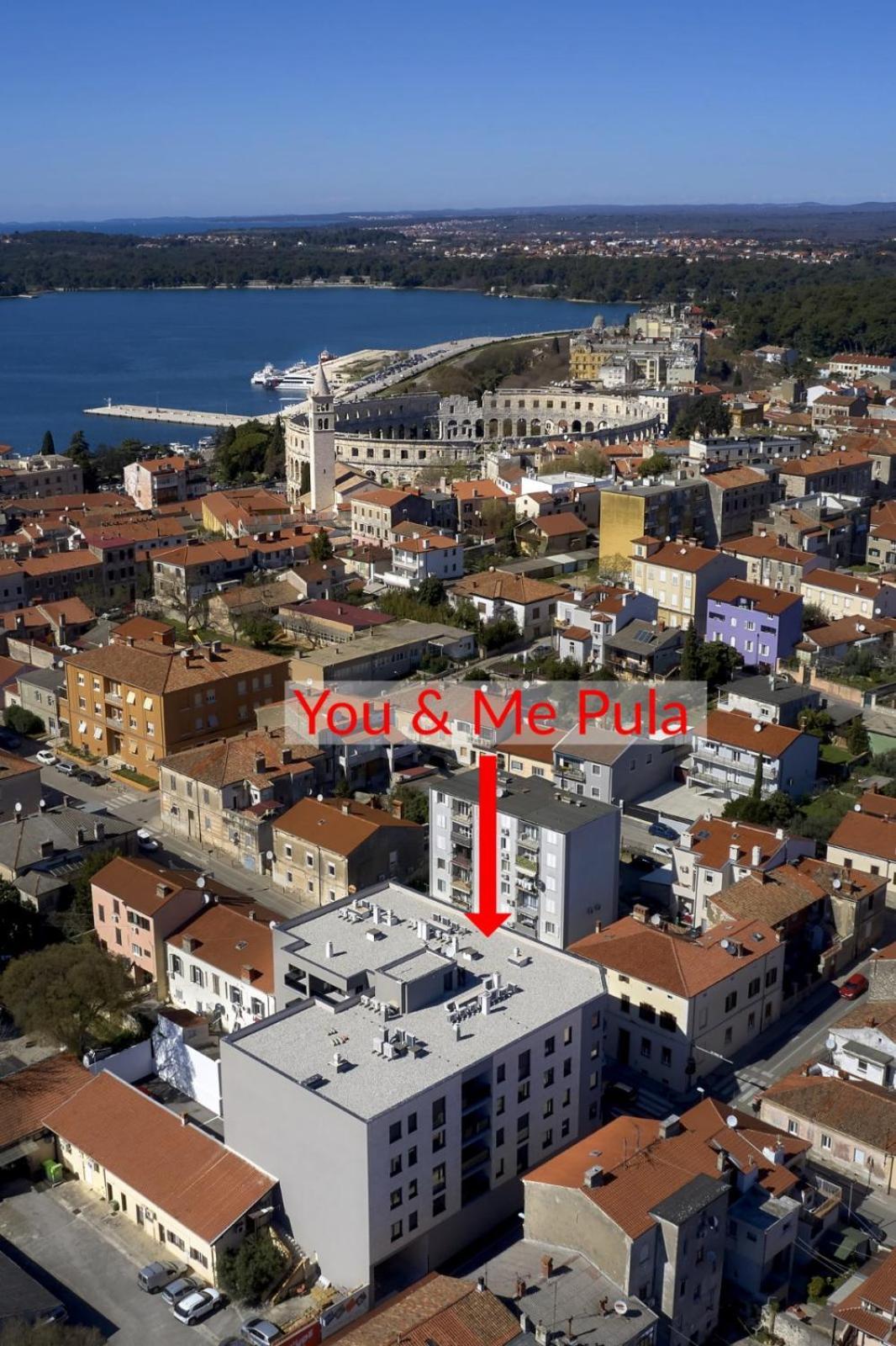 You & Me Pula With Garage Parking Exterior foto