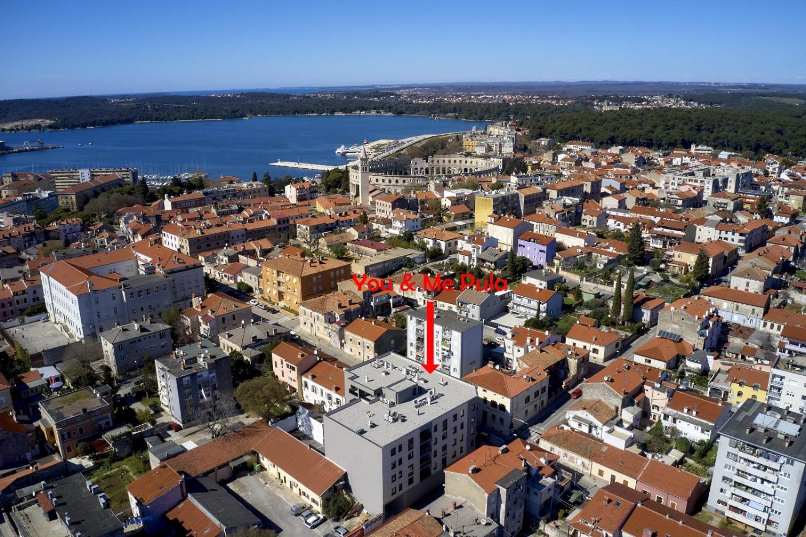 You & Me Pula With Garage Parking Exterior foto